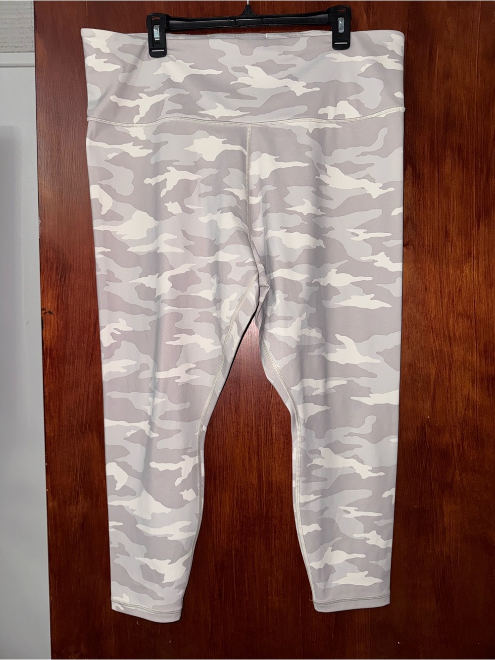 Athleta Elation 2X 7/8 Neutral Camo Leggings - Tights